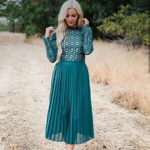 Ivy City Co. Arabella Lace Midi Pleated Dress Hunter Green Size XL